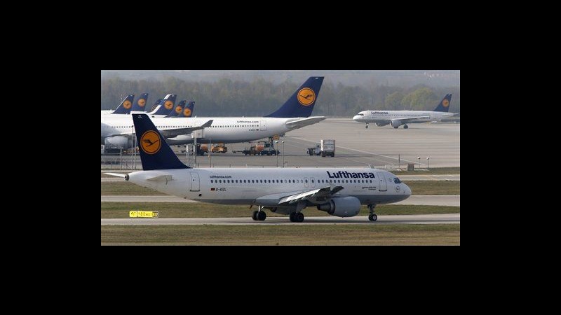 Lufthansa, piloti in sciopero: oggi a terra 900 voli, 3.800 fino a venerdì