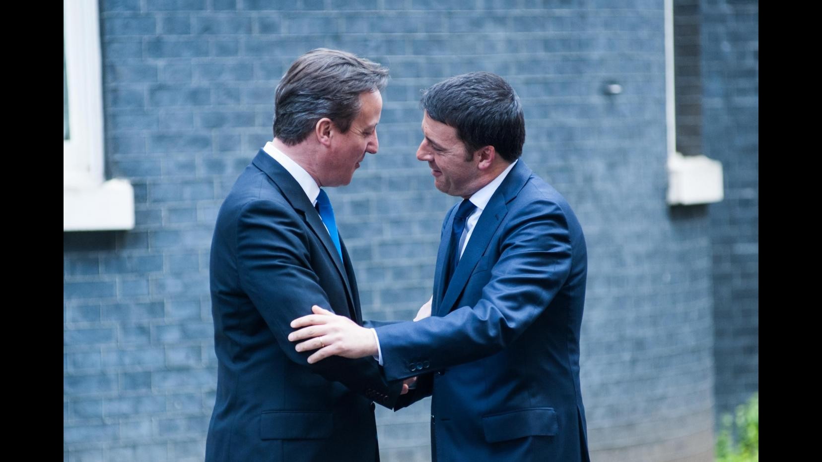 Renzi a Londra: Lavoro e un’Europa migliore. Cameron lo sostiene
