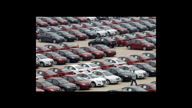 Auto, mercato Italia cresce del 4,96% a marzo, gruppo Fiat +2,8%