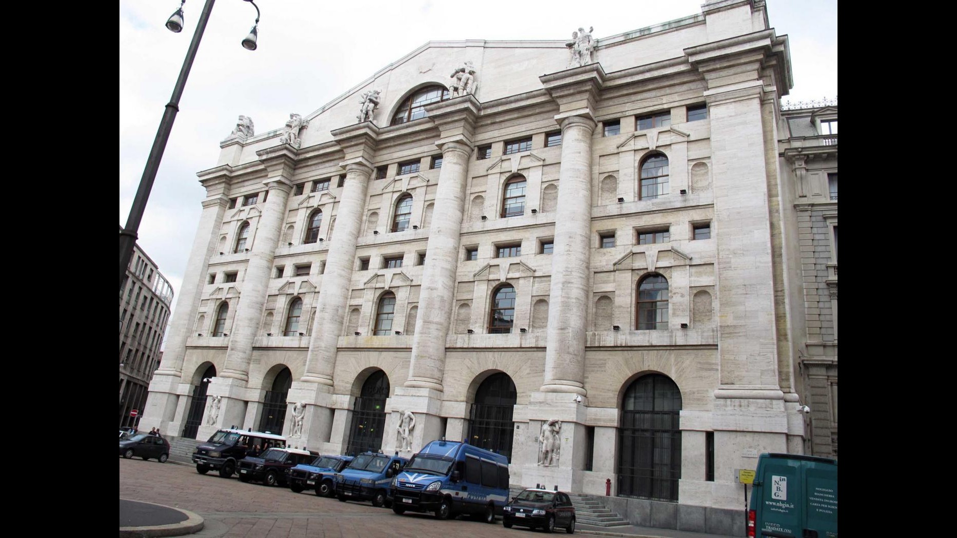 Borsa apertura positiva per Milano Mib 0 39 Spread a 318 LaPresse