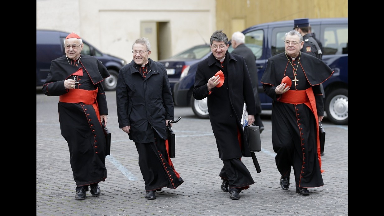 Conclave al via forse già lunedì. Arrivati a Roma 114 cardinali su 115