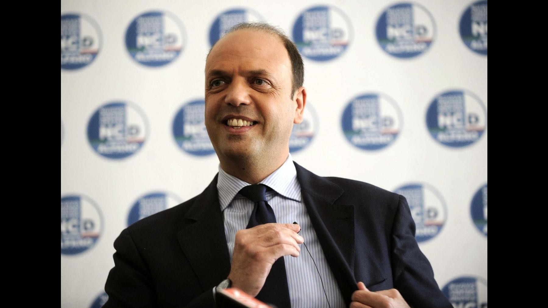Terra fuochi, Alfano: In arrivo 100 uomini in più. Appalti siano Camorra free