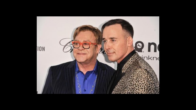 Elton John sposa il suo compagno a maggio: Saremo un esempio per tanti