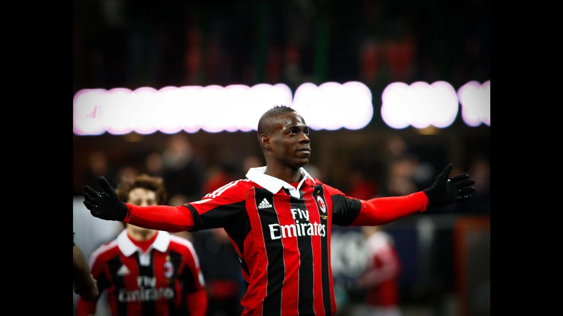Milan, Mario Balotelli torna ad allenarsi in gruppo
