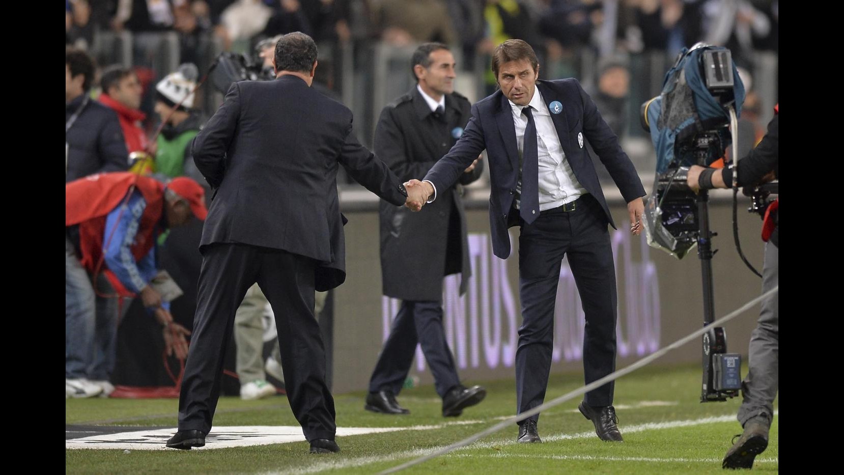 Serie A, c’è Napoli-Juve: Benitez si affida a Higuain, Conte non vuole fermarsi