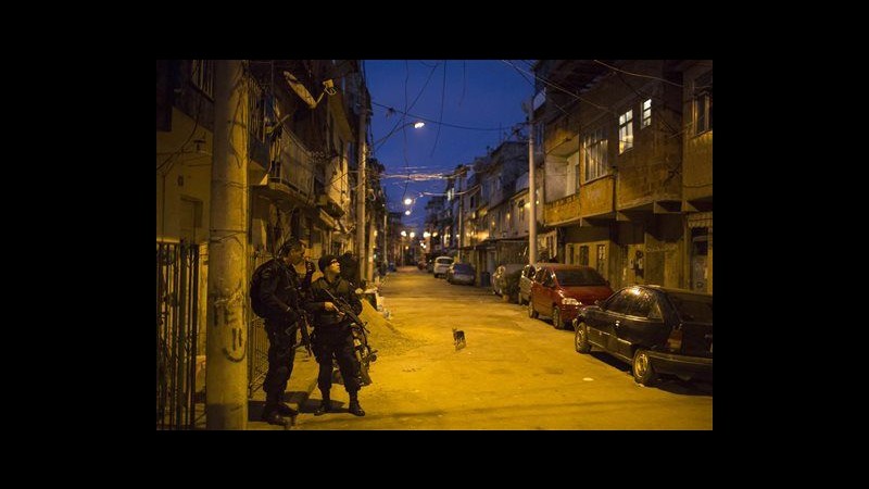 Brasile, mille poliziotti in slum Mare a Rio per pacificazione
