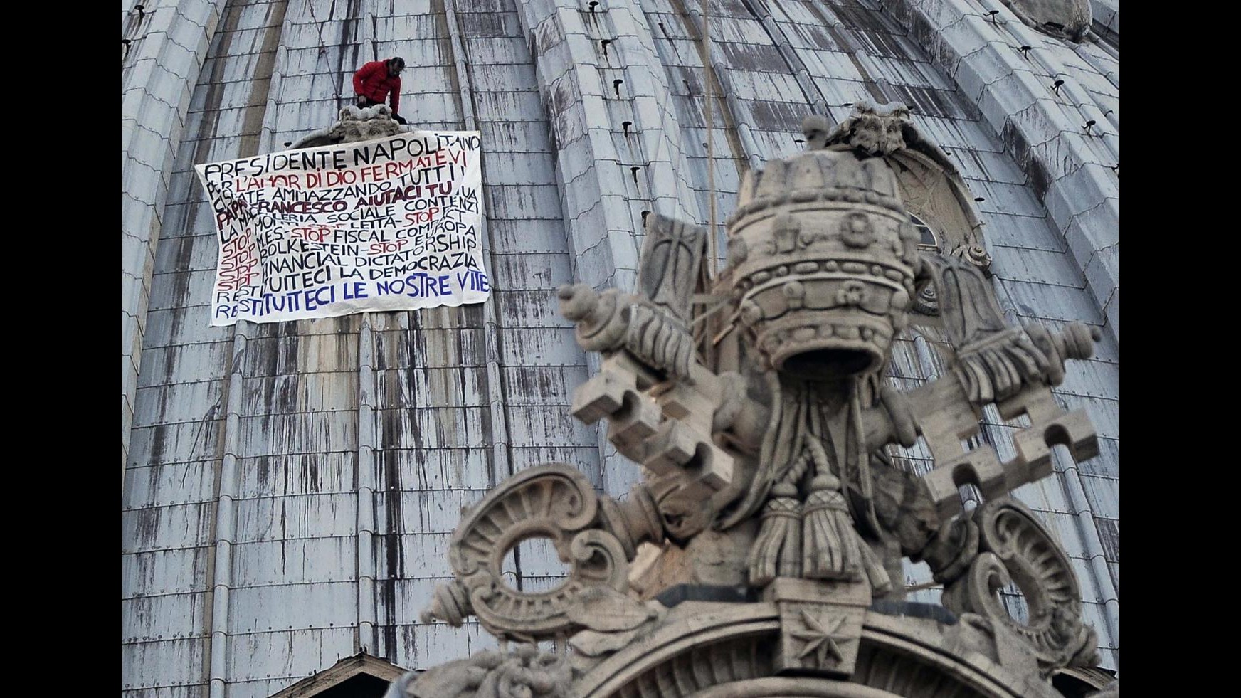 Roma,imprenditore triestino protesta su cupola San Pietro:quarta volta