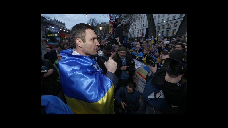 Ucraina, Klitschko rinuncia a presidenziali, correrà a sindaco Kiev