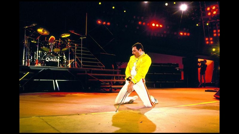 Rubata placca commemorativa di Freddie Mercury a cimitero di Londra