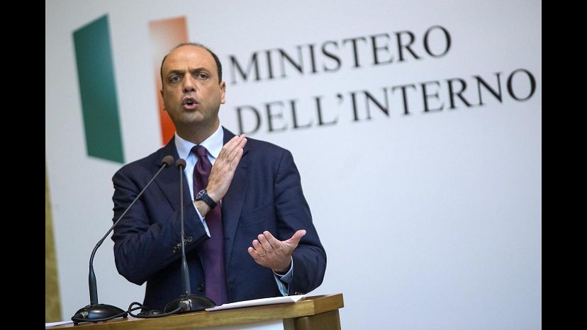 Spending review, Alfano ai prefetti: Razionalizzare scorte