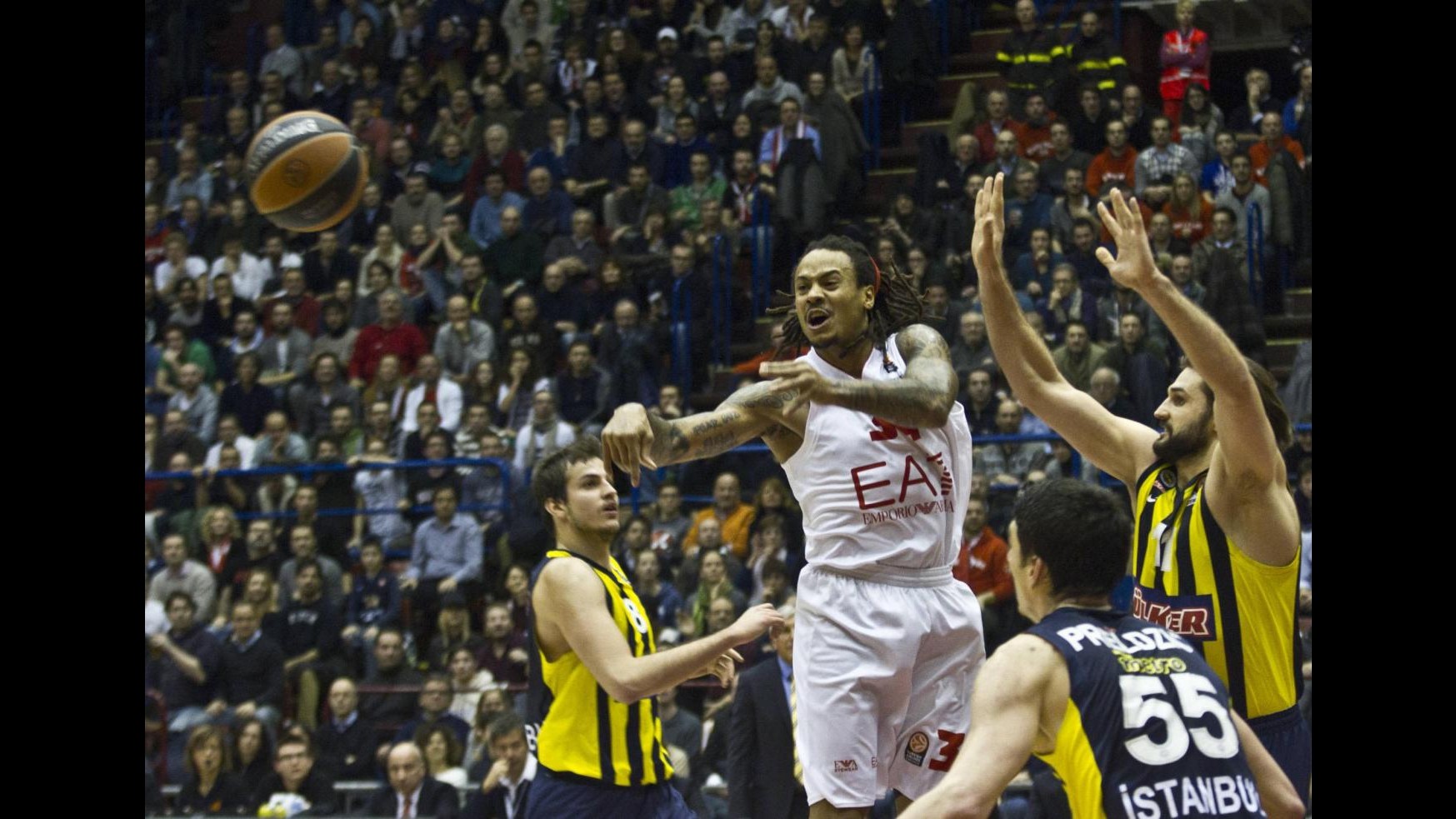 Eurolega, l’Olimpia Milano espugna Istanbul: Fenerbahce ko 82-73 ed è seconda