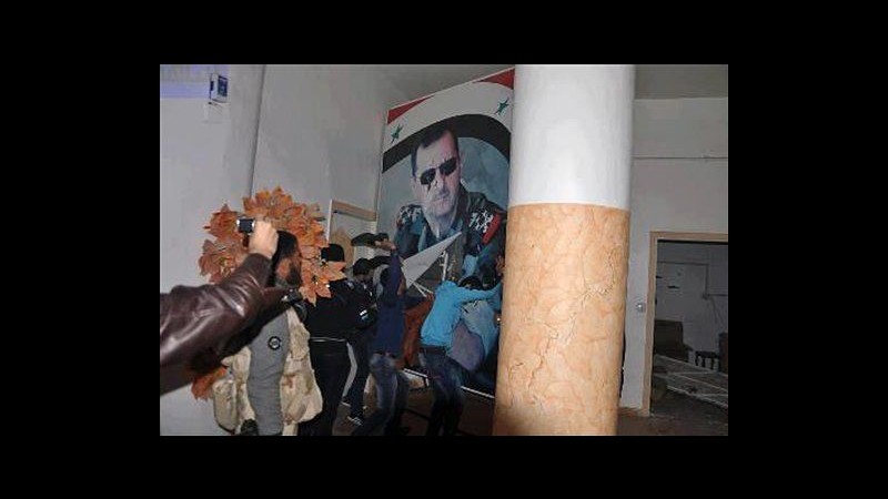 Siria, ribelli avanzano a Raqqa e catturano governatore provinciale