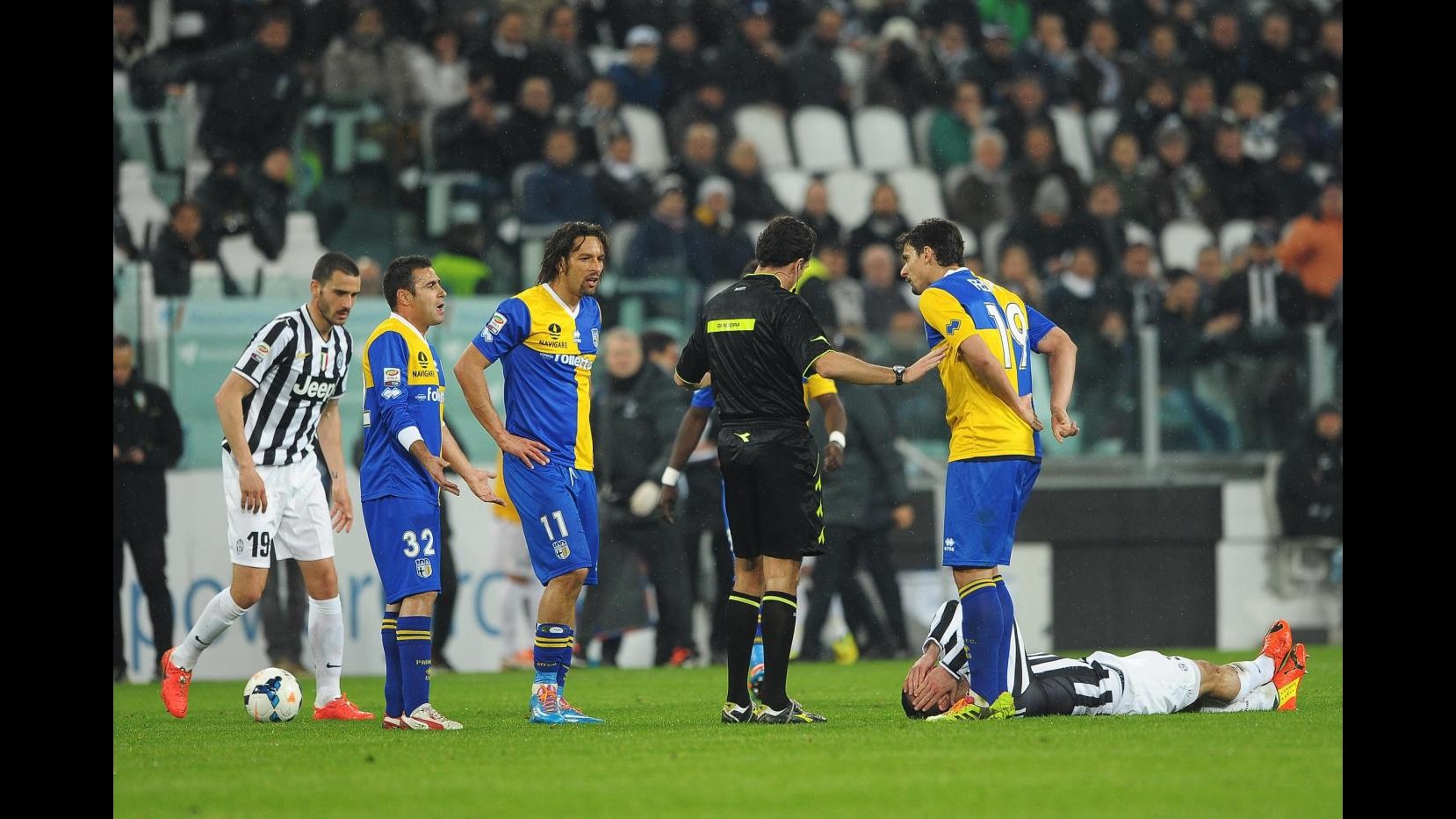 Serie A, giudice sportivo: 3 giornate ad Amauri per gomitata a Chiellini