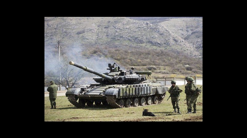 Ucraina, Putin: Riconsegnare a Kiev armi e veicoli rimasti in Crimea