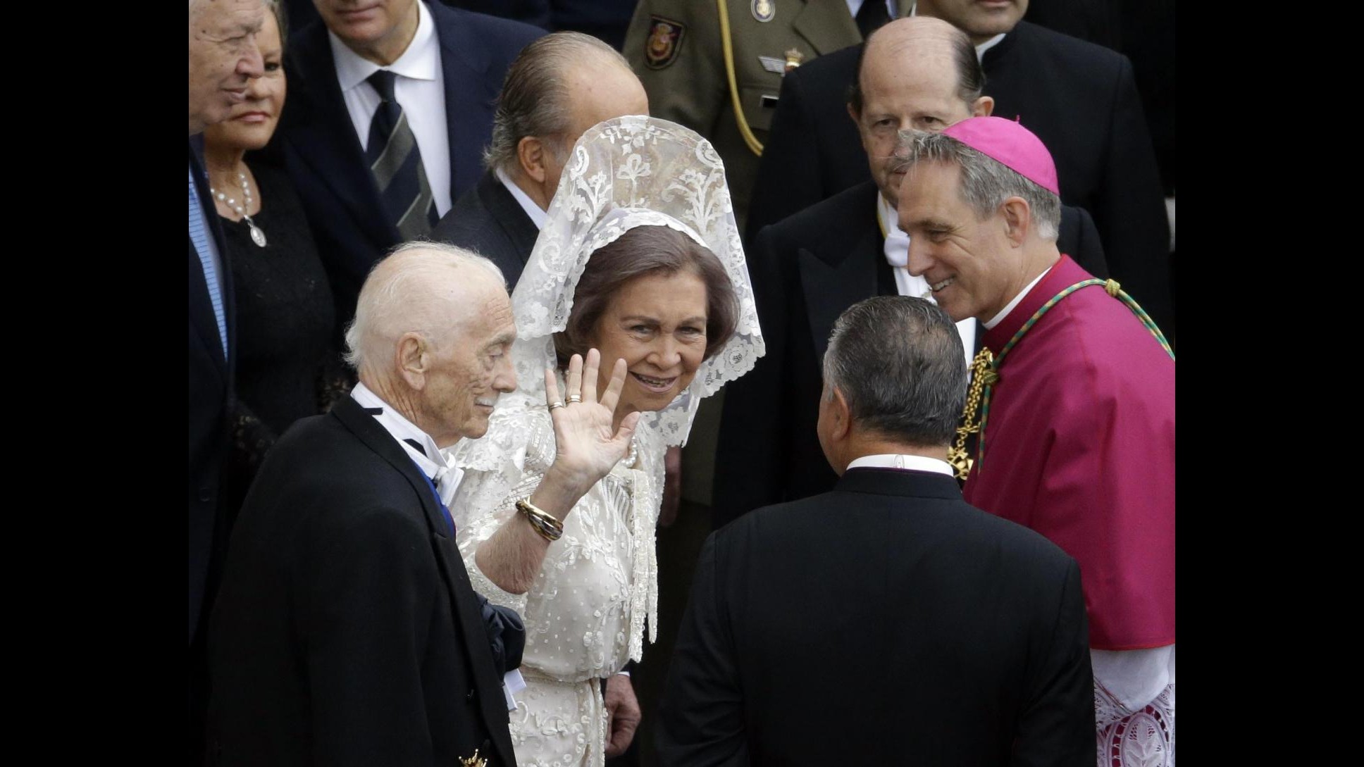 Canonizzazioni, regine di Spagna e Belgio in bianco. La Boschi spezza il protocollo