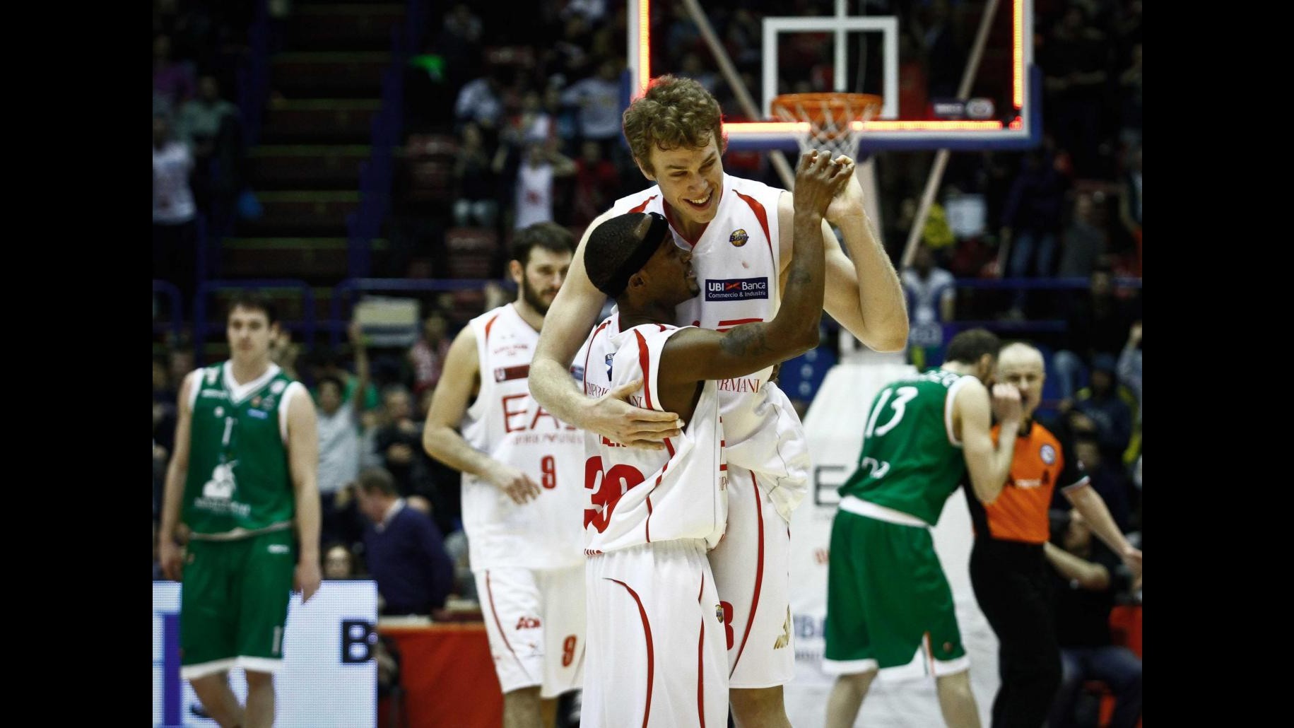 Basket, Serie A: Milano batte Siena, Varese-Sassari restano in vetta