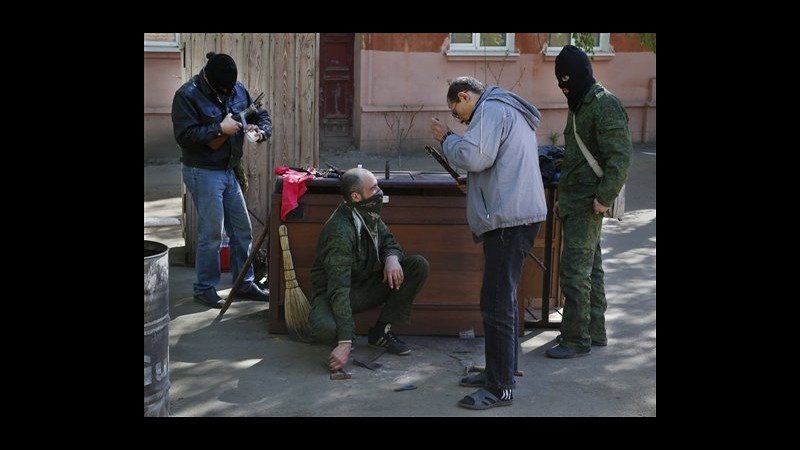 Ucraina, separatista Sloviansk: Tra membri Osce fermati c’è una spia