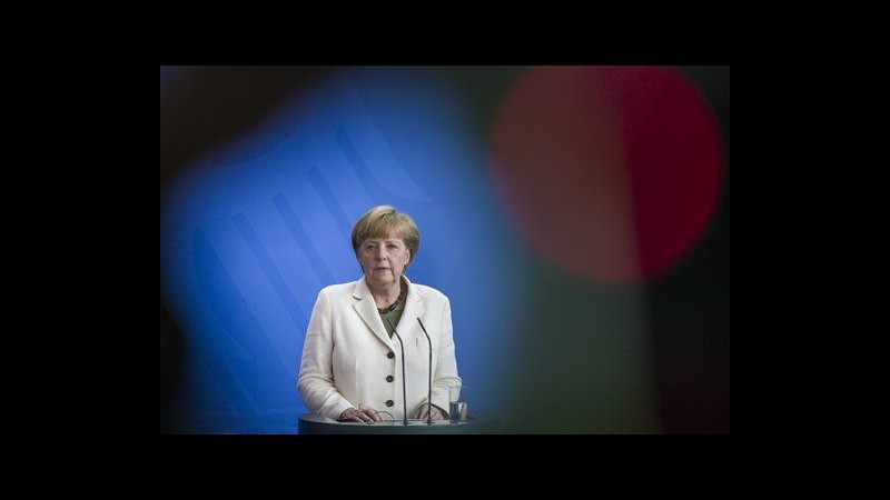 Ucraina, Merkel: Presto riunione ministri Ue su sanzioni contro Russia