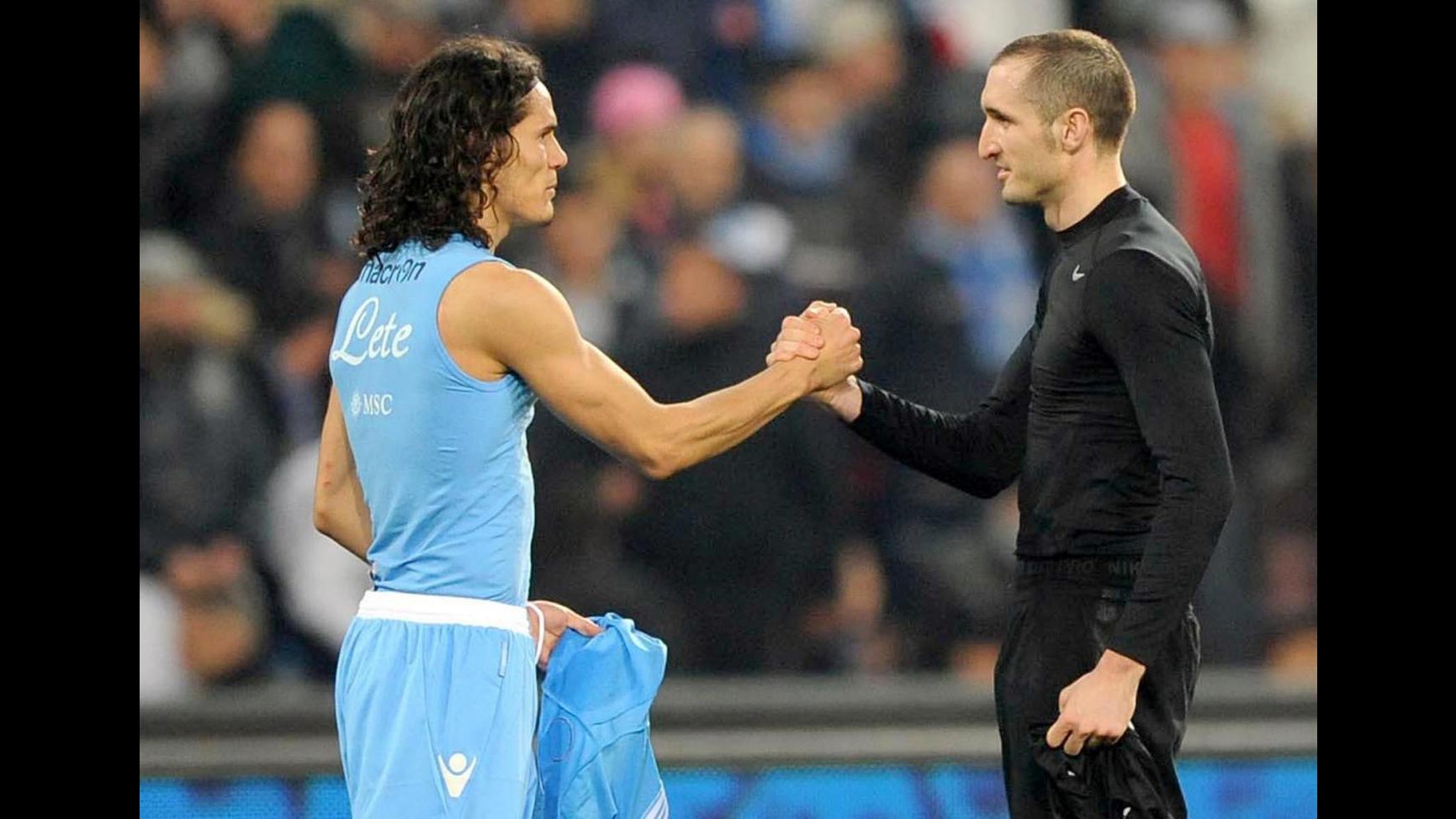 Chiellini: Gomitata Cavani? Ce le siamo date ma finisce tutto al 90′