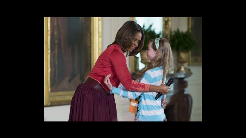 Usa, bimba dà curriculum padre a Michelle Obama in evento Casa bianca