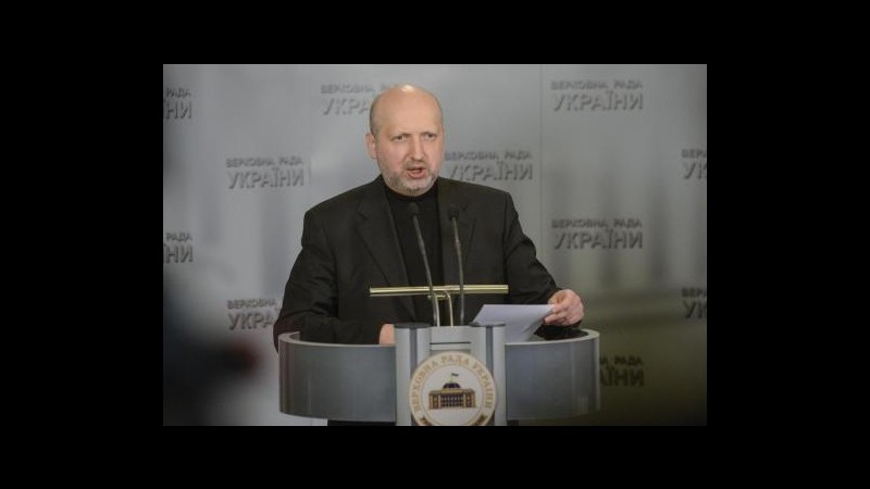 Ucraina, Turchynov: Mosca ritiri truppe,metta fine a minacce e ricatti