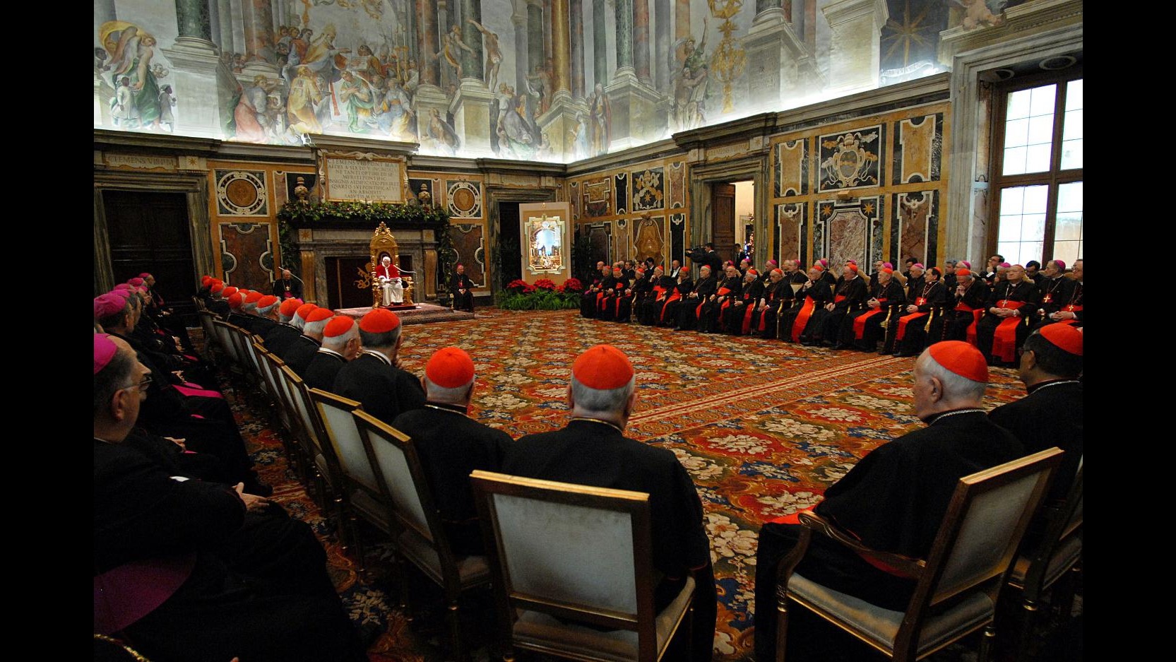 Conclave, cardinal Vallini: La Chiesa necessita di forze più giovani