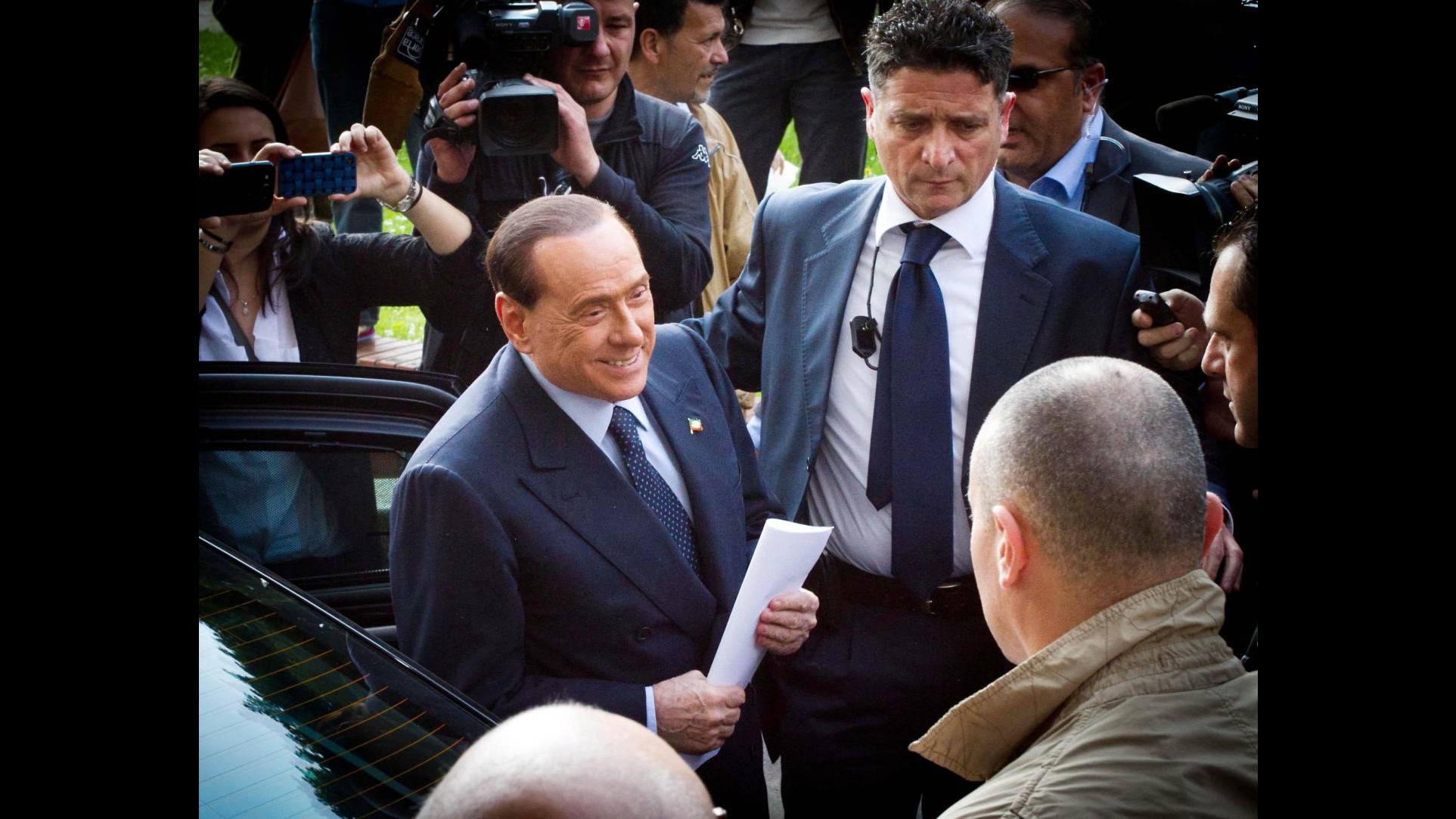 Berlusconi all’Uepe di Milano per accettare i servizi sociali: Inizierò la prossima settimana