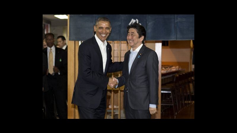 Giappone, Obama e Abe a cena in famoso ristorante di sushi a Tokyo