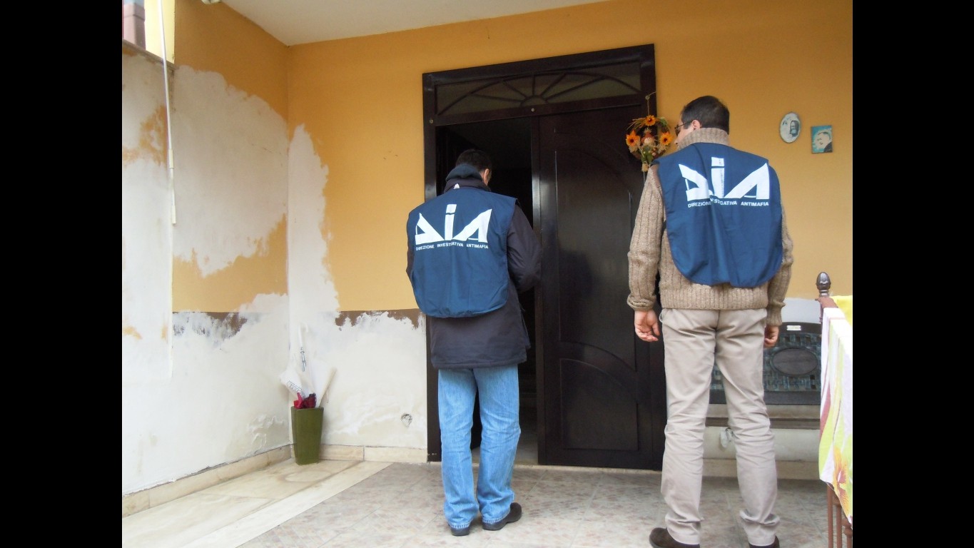 Camorra, arresti e sequestri a famiglie Schiavone-Iovine-Russo