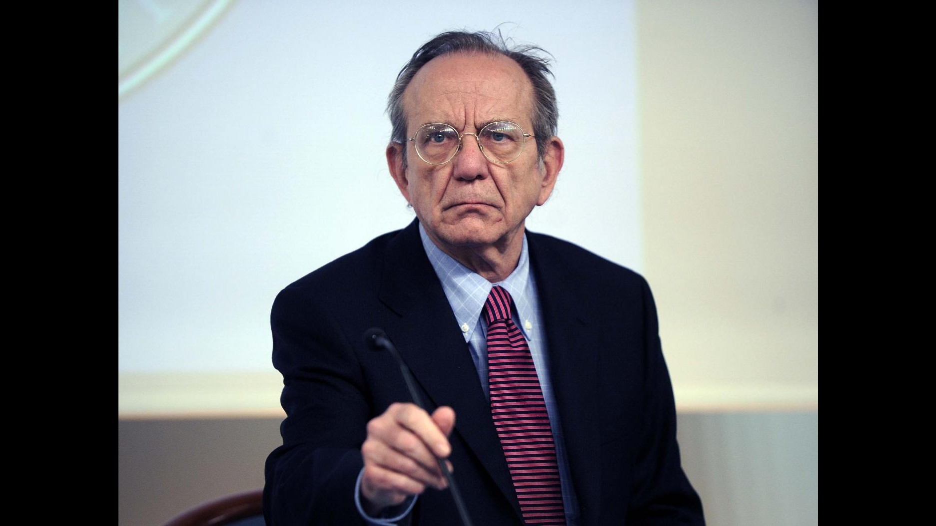 Lavoro, Padoan: Risorse vere a famiglie e imprese in tempi brevi. Sappiamo dove trovare i soldi