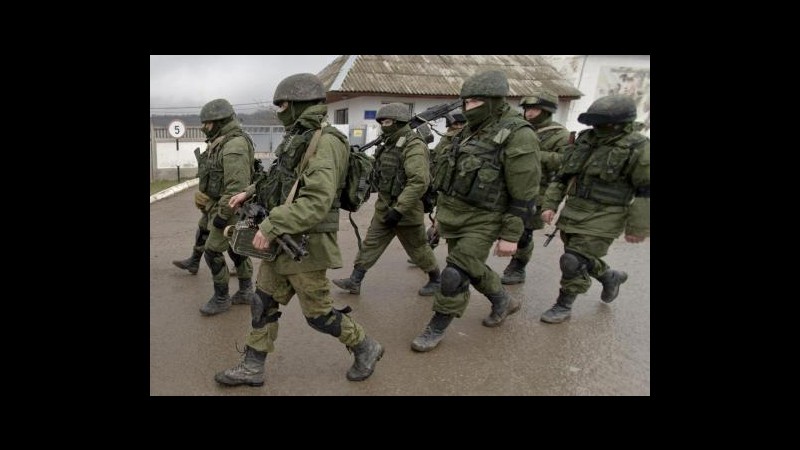 Ucraina, aereo militare di Kiev colpito da spari a Slovyansk