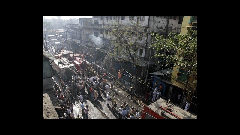 India, incendio in mercato di Calcutta: almeno 18 vittime