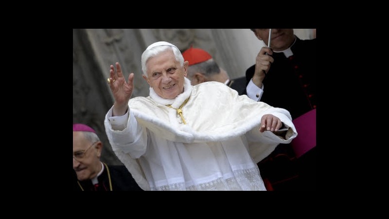 Benedetto XVI: Non abbandono la croce