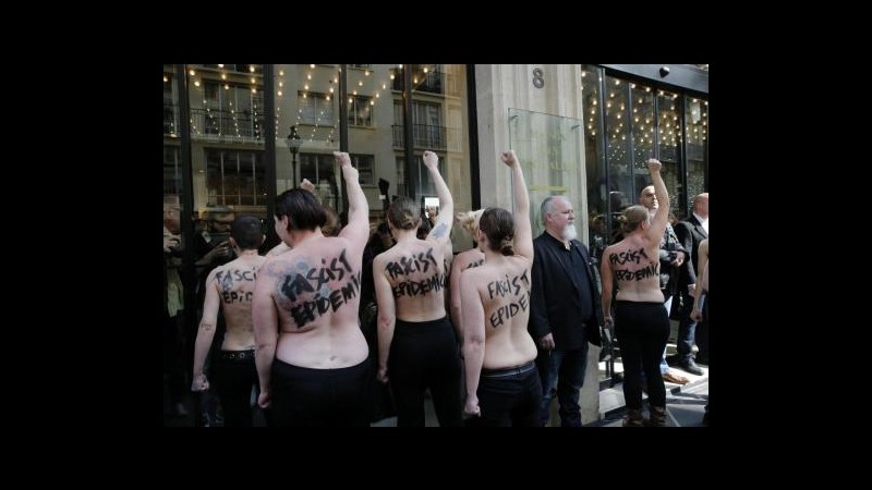 Femen contro Marine Le Pen  a Parigi: Epidemia fascista