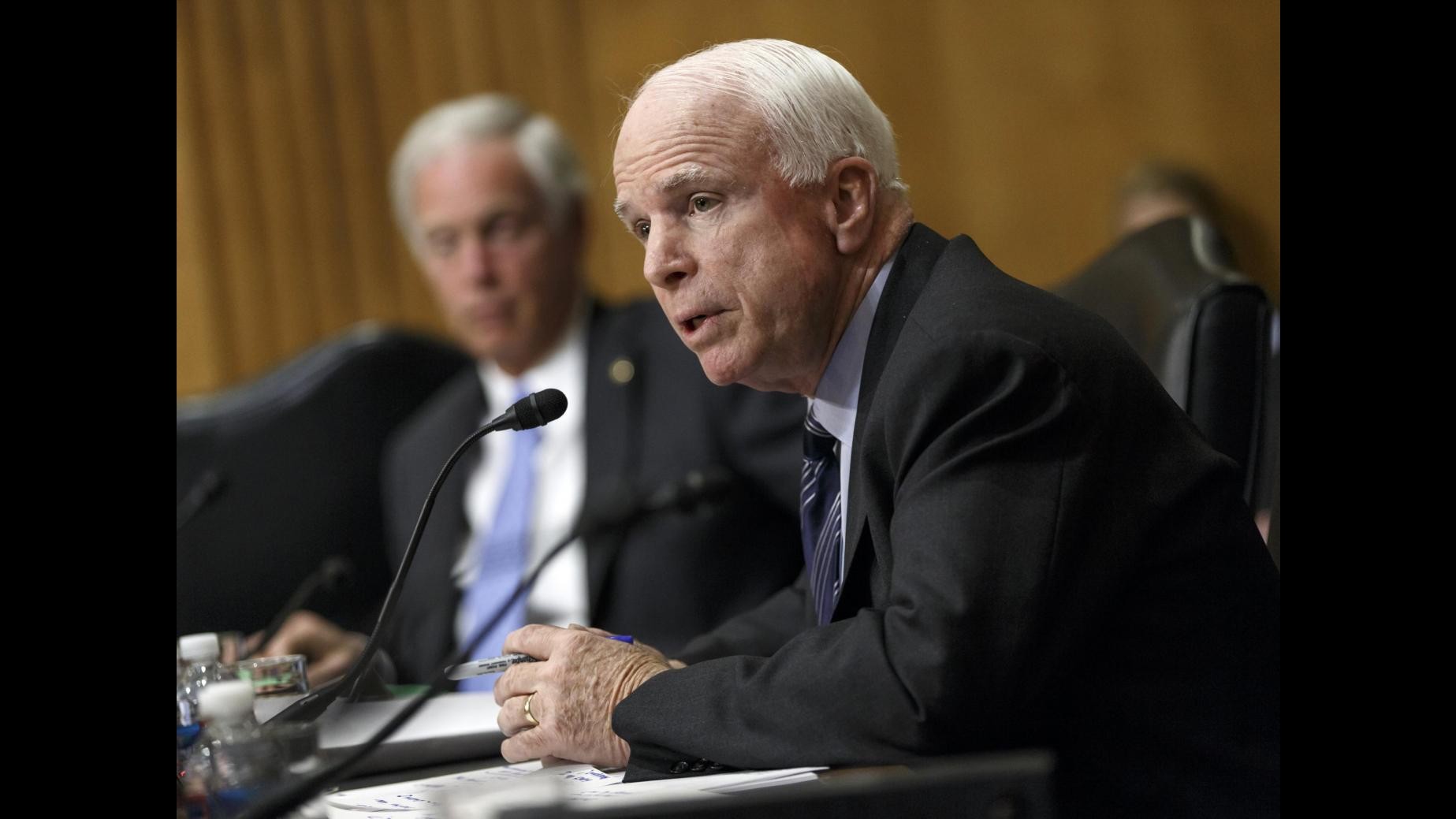 Ucraina, McCain: Obama dia a governo armi per difendersi