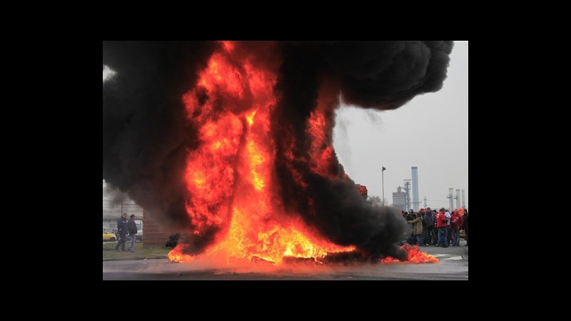 Francia, nuova protesta contro chiusura stabilimento Goodyear ad Amiens