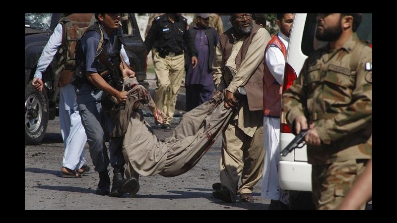 Pakistan, doppio attacco nel nordovest: 8 morti e 20 feriti