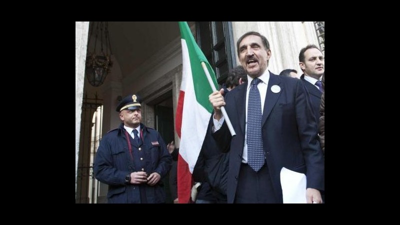 La Russa deride Monti su Twitter: Professore offresi per ripetizioni