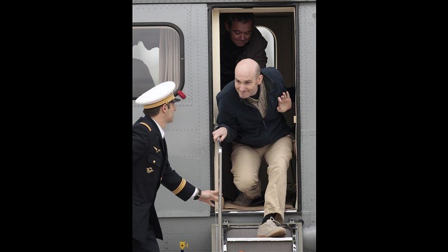 Siria, giornalisti liberati arrivano in Francia: li accoglie Hollande
