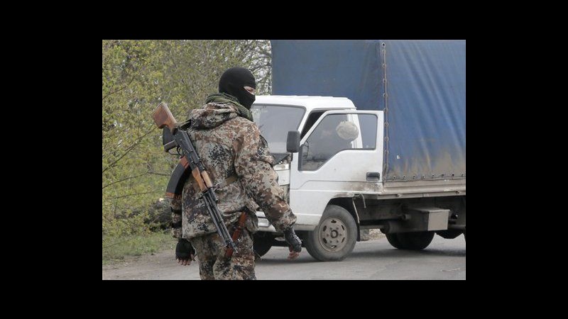 Ucraina, sparatoria a posto blocco filorussi a Sloviansk: un morto