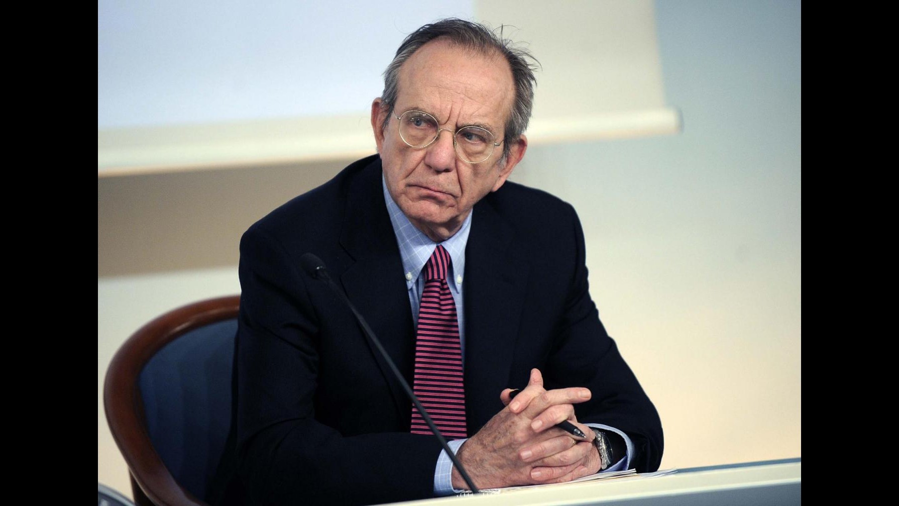 Dl Irpef, Padoan: Bonus deve essere permanente, se no sarà inutile