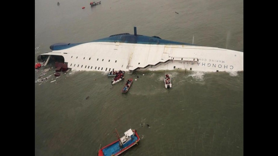 Sud Corea, naufragio traghetto: recuperati 36 corpi. Arrestato capitano nave