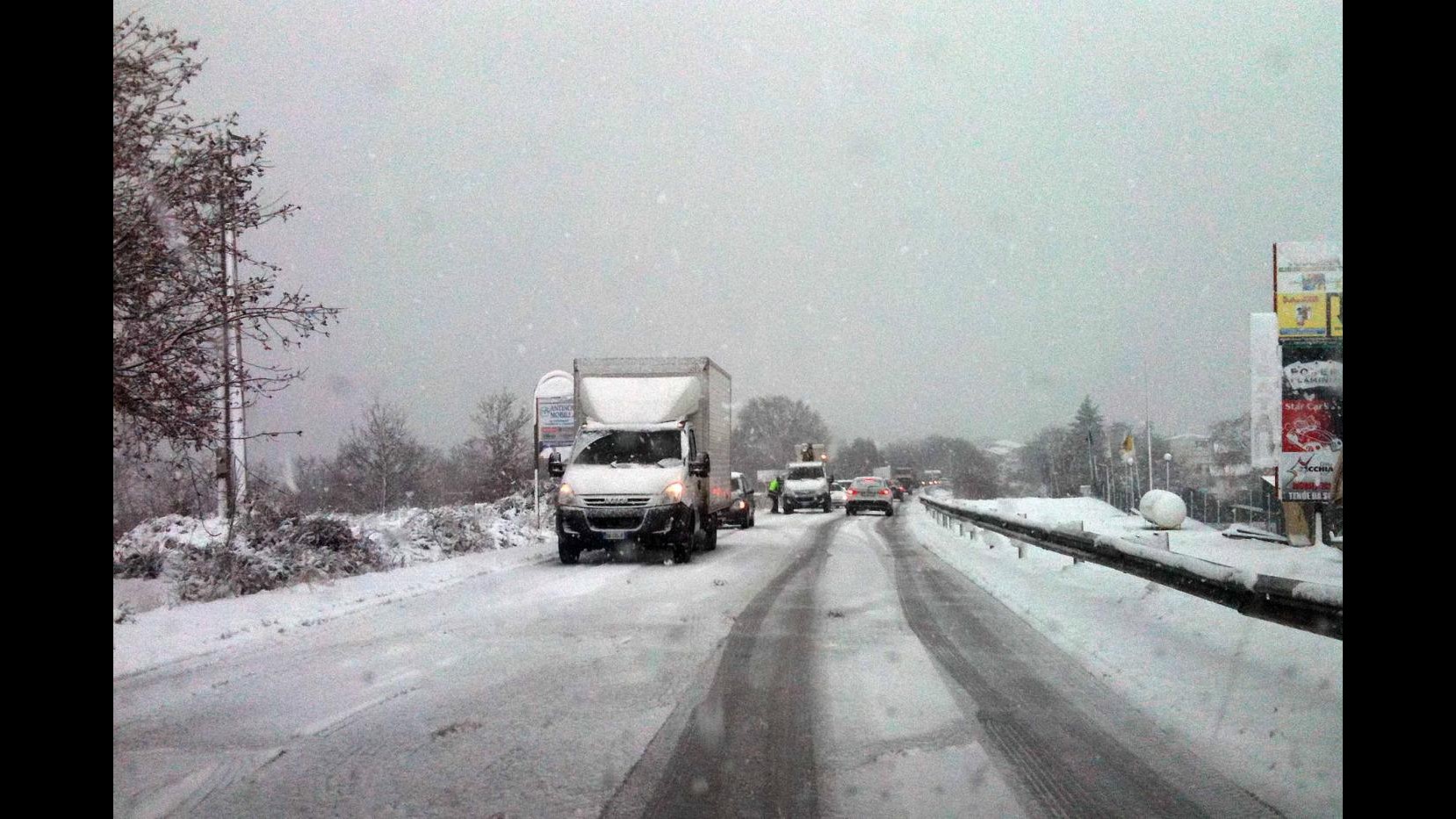 Palle di neve sul traffico, 6 minori denunciati nel reggiano