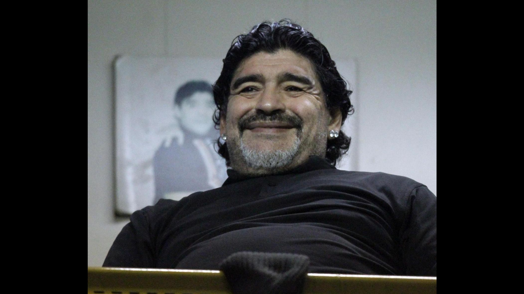 Calcio, domani Maradona a Roma: La grazia di Napolitano, Fisco ingiusto