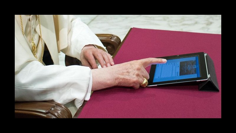 Dimissioni Papa, ultimo tweet di Benedetto XVI: Pregate per me