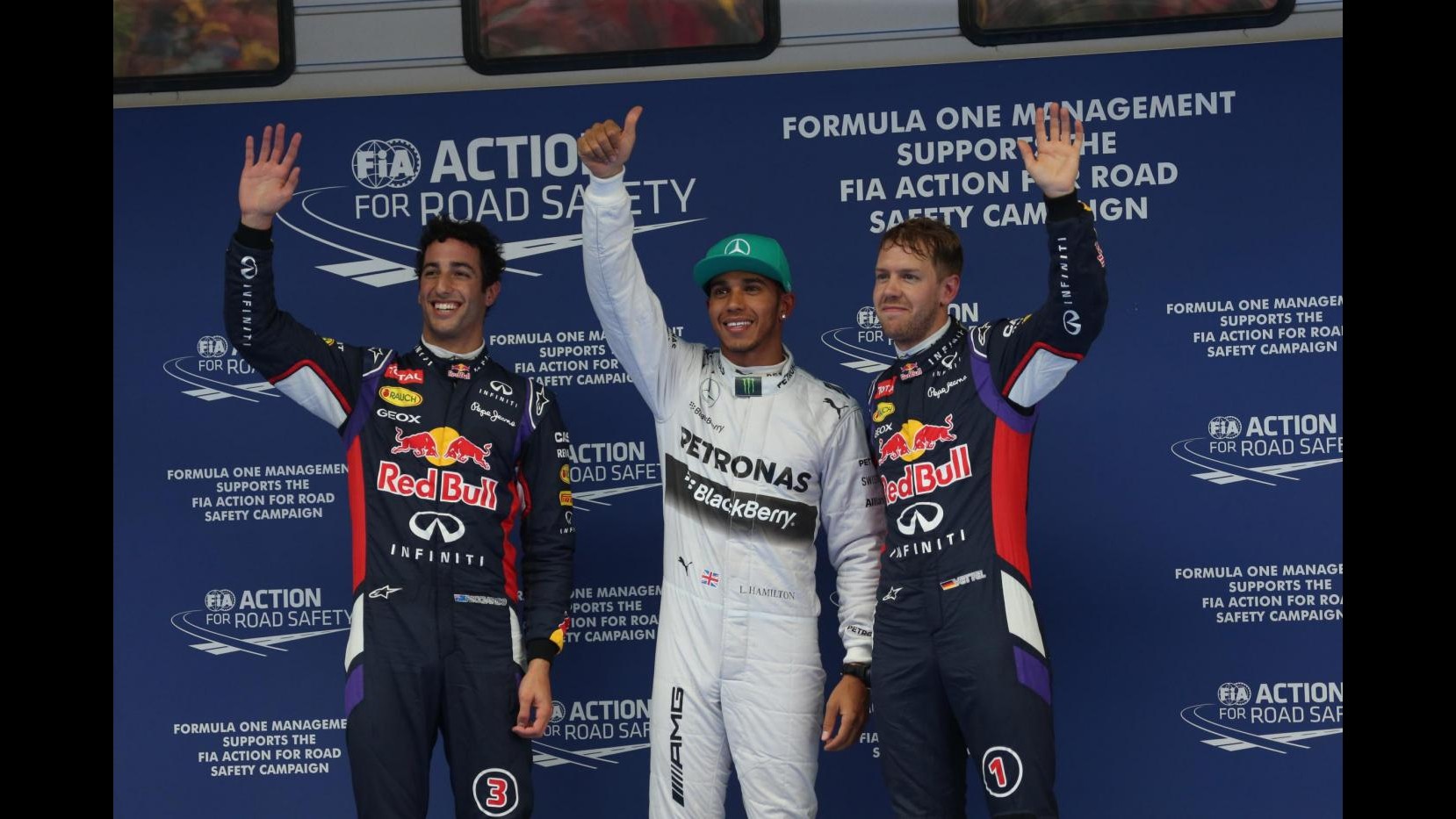 F1, Gp Cina: Hamilton in pole davanti a Ricciardo e Vettel. Alonso 5°, Raikkonen 11°