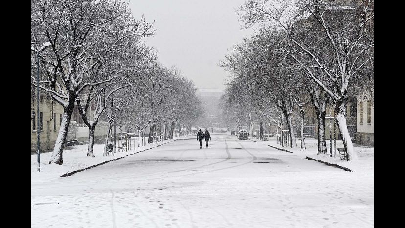 Maltempo, Italia al voto sotto la neve: brusco calo delle temperature