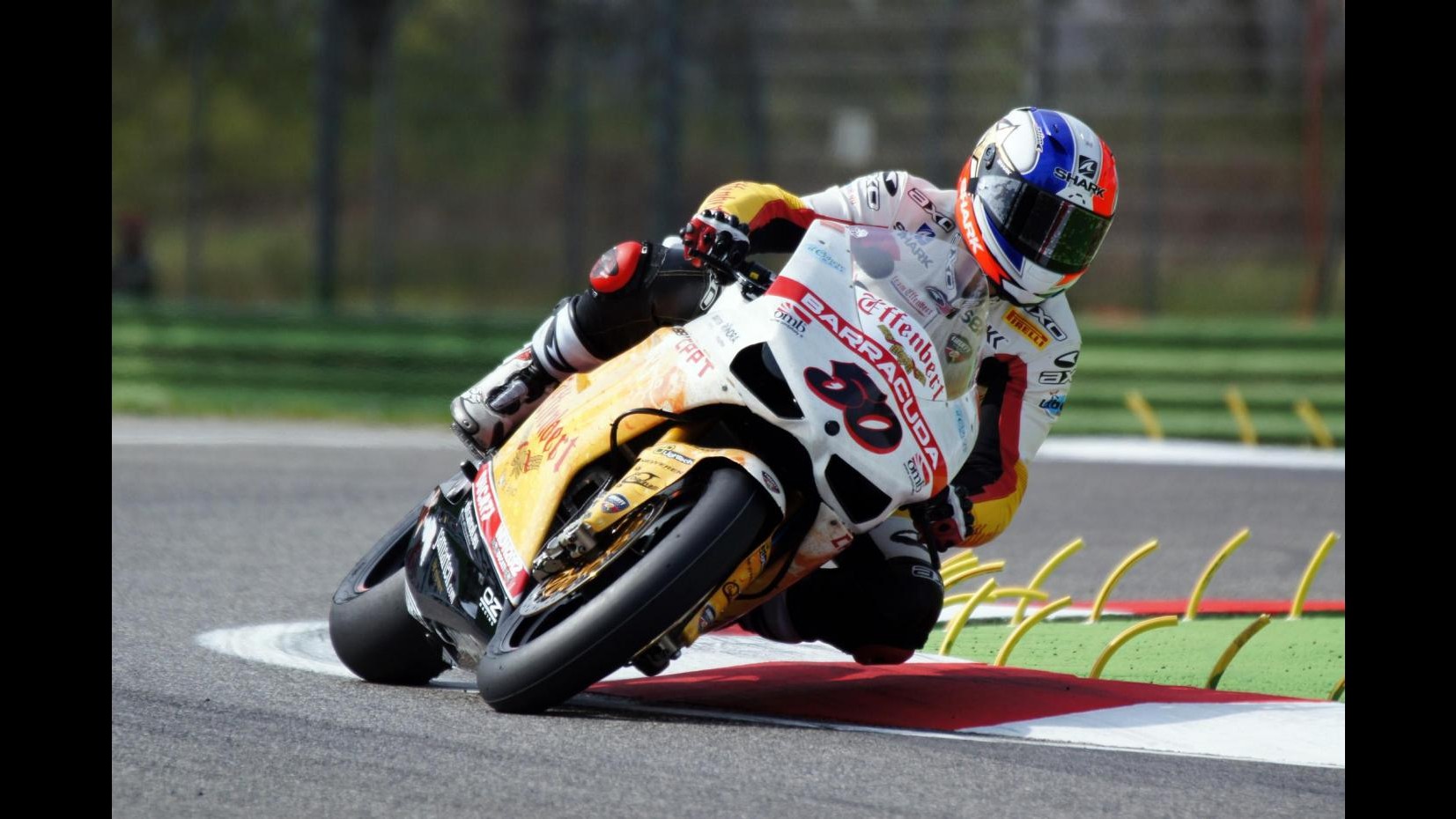 Superbike, Australia: dominio Aprilia, trionfano Guintoli e Laverty