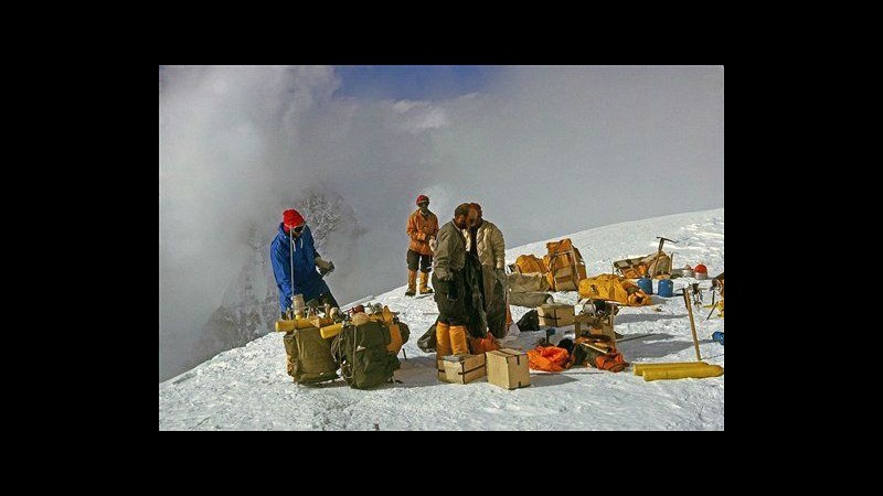 Usa celebrano 50 anni da prima spedizione americana sull’Everest