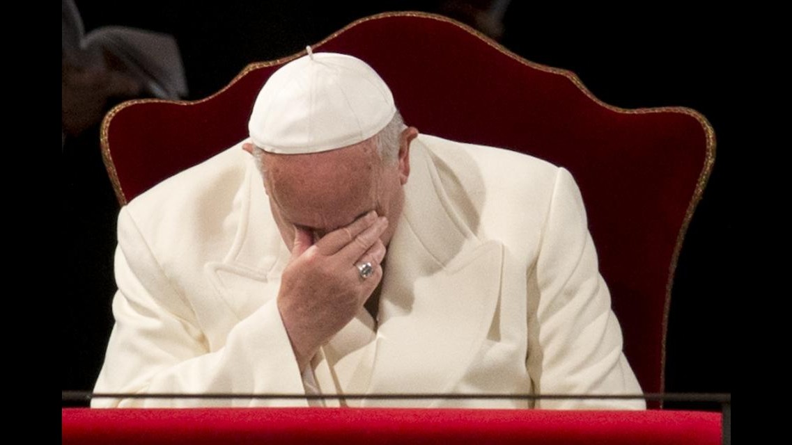 Papa Francesco alla via Crucis “del silenzio”: Di fronte alla croce siamo figli